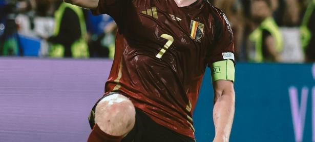  德布劳内在篮网比赛中比分优势明显，突破纪录引发热议！